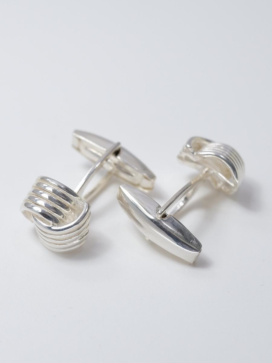 cuffbutA82b